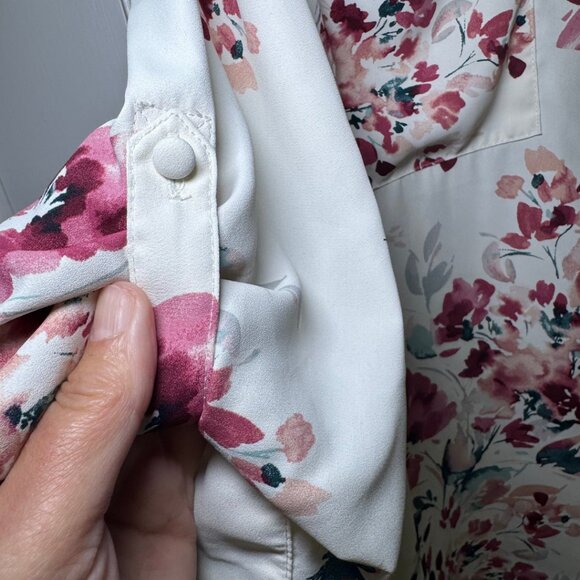 Torrid Harper 3/4 Sleeve Pullover Blouse in Pretty Artsy Floral Print Size 3 - Picture 8 of 9